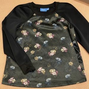 Simply Vera by Vera Wang dressy top. Black with floral pattern.